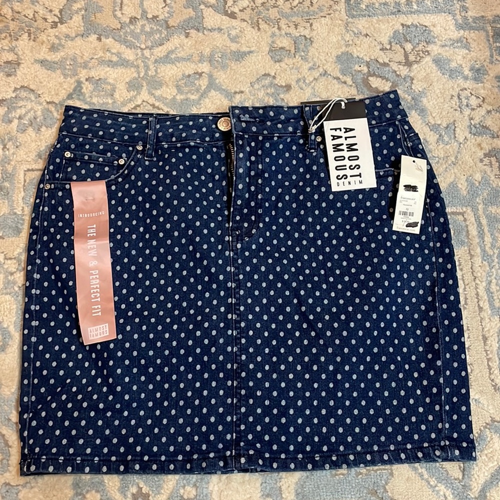 NWT Francesca’s almost famous mid rise skirt